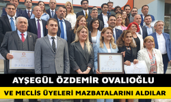 AYŞEGÜL ÖZDEMİR OVALIOĞLU VE MECLİS üYELERİ MAZBATALARINI ALDILAR