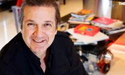 Türk reklamcılığının duayen ismi Alinur Velidedeoğlu’ndan acı haber geldi.