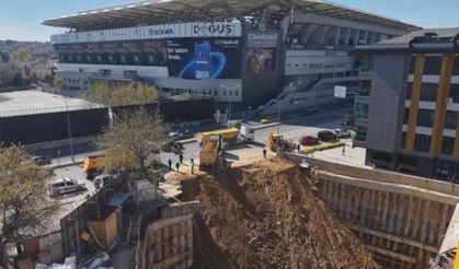 Kadıköy'de inşaat alanındaki duvar çöktü