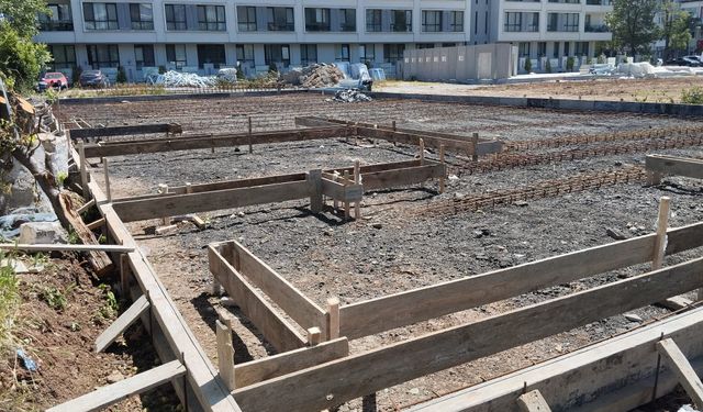 DEPREM TOPLANMA ALANINA İNŞAAT