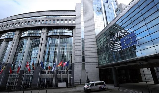 AB'den İranlı 16 yetkili ve 3 kuruluşa yeni yaptırım