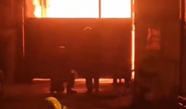 Adana'da mobilya atölyesinde yangın