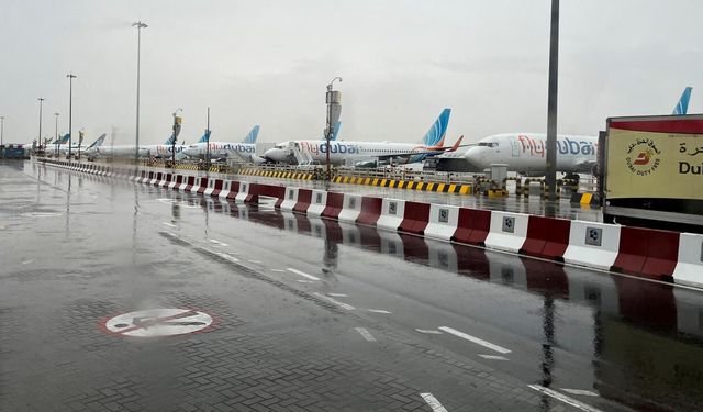 BAE: Dubai'de Havalimanı çevresinde İHA saldırısı sonucu yangın çıktı