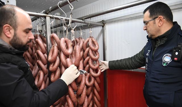 Denetimlerle 700 kilogram sucuk sofralara gelmeden imha edildi