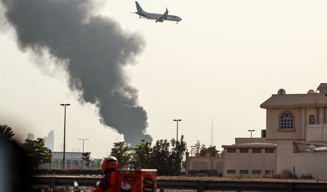 Dubai Havalimanı yakınlarındaki yakıt depolarında çıkan yangın söndürüldü