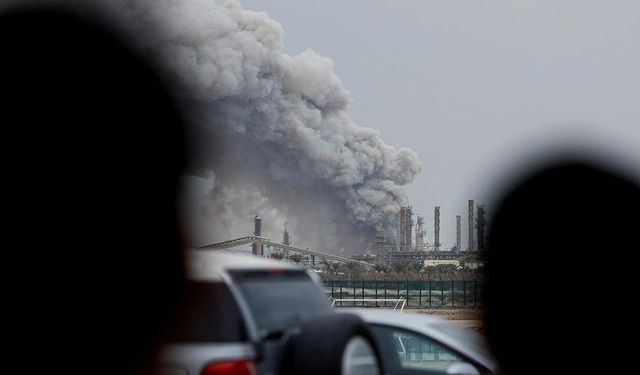 İran: İsrail'in askeri havacılık merkezleri ile BAE ve Bahreyn'deki ABD üslerine saldırılar gerçekleştirildi