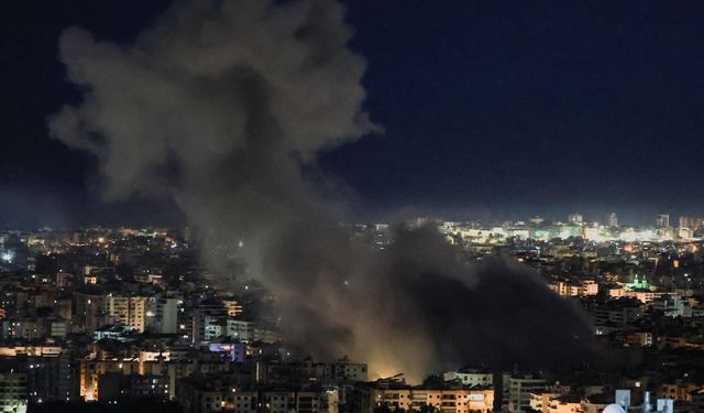 Katil İsrail'in Lübnan'da bir evi ve ambulansı hedef aldığı saldırıda 2'si sağlık çalışanı 3 kişi öldü
