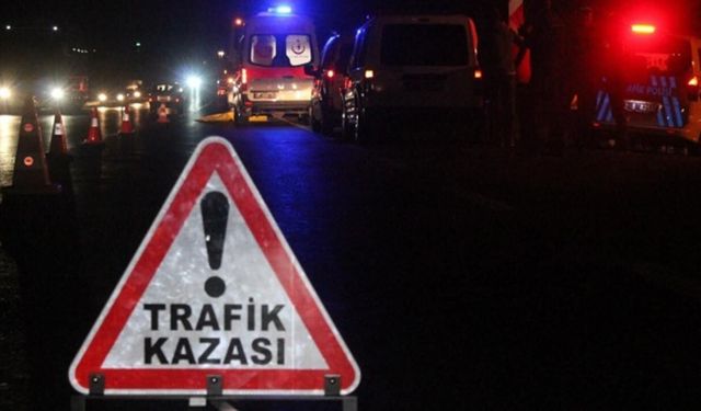 Kocaeli'de servis minibüsü ile otomobil çarpıştı: 11 yaralı