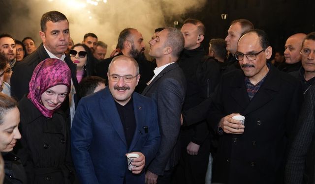 TBMM Sanayi Komisyonu Başkanı Varank, Ankara'da vatandaşlarla sahurda buluştu