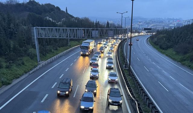 Yollarda bayram tatilinden dönüş yoğunluğu başladı