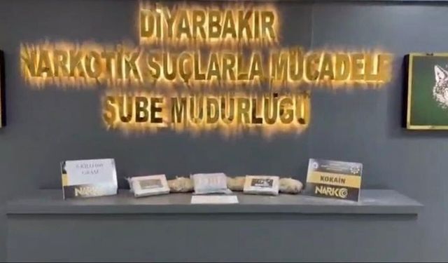 Araçta gizli bölmelerden uyuşturucu çıktı