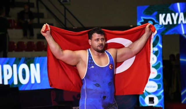 Milli güreşçi Rıza Kayaalp'e tebrikler art arda geldi
