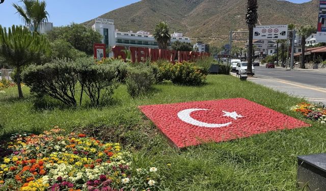 Marmaris'te hain darbecilerin saldırdığı oteldeki izler muhafaza ediliyor