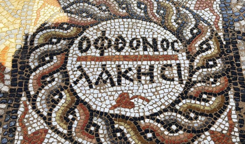 3 bin yıllık antik kentte kıskanan çatlasın mesajı