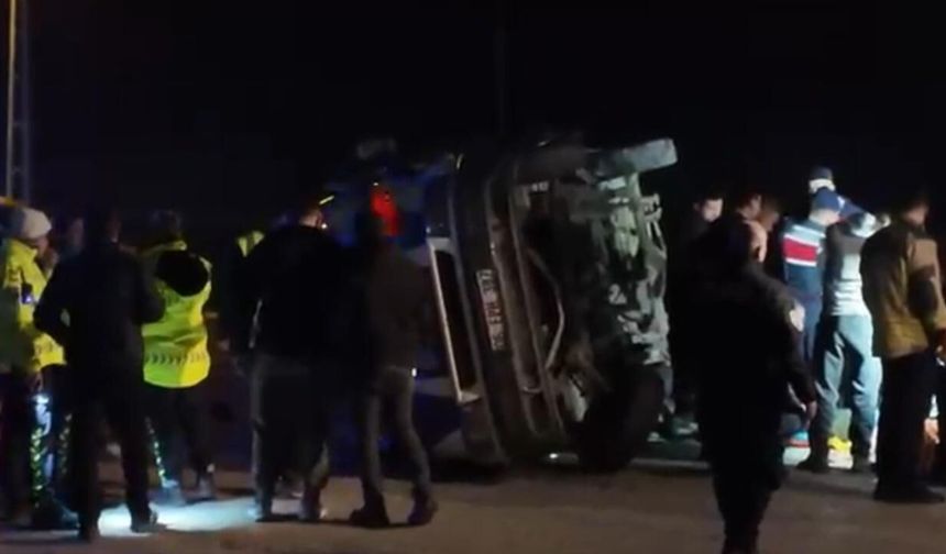 Ankara'da minibüs ile otomobil çarpıştı: 2 ölü