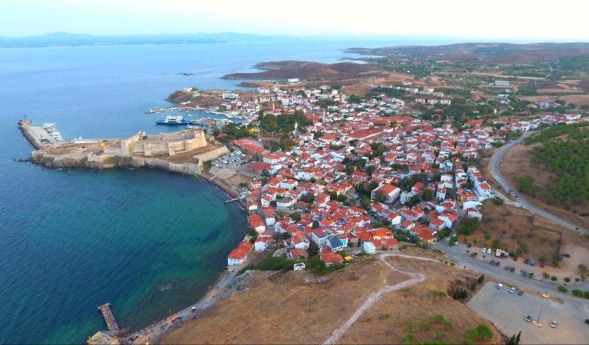 Bozcaada'ya bayramda bazı araçların geçişi yasaklandı