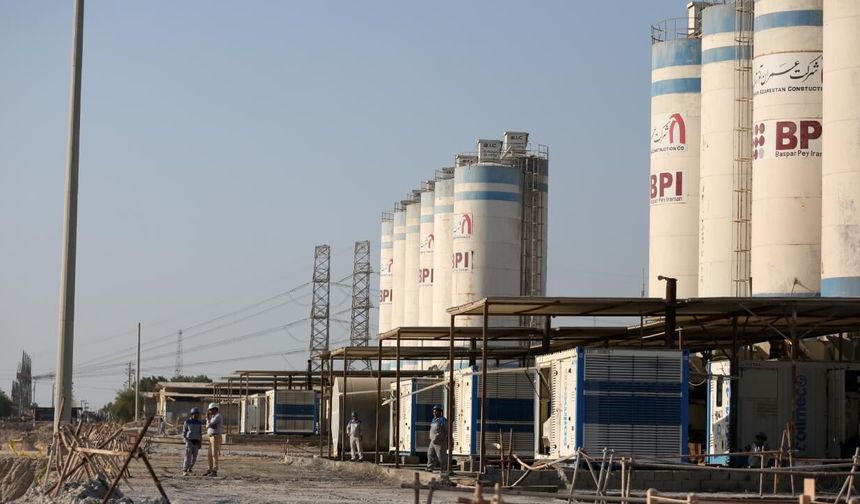 İran'daki nükleer santrale füze isabet etti