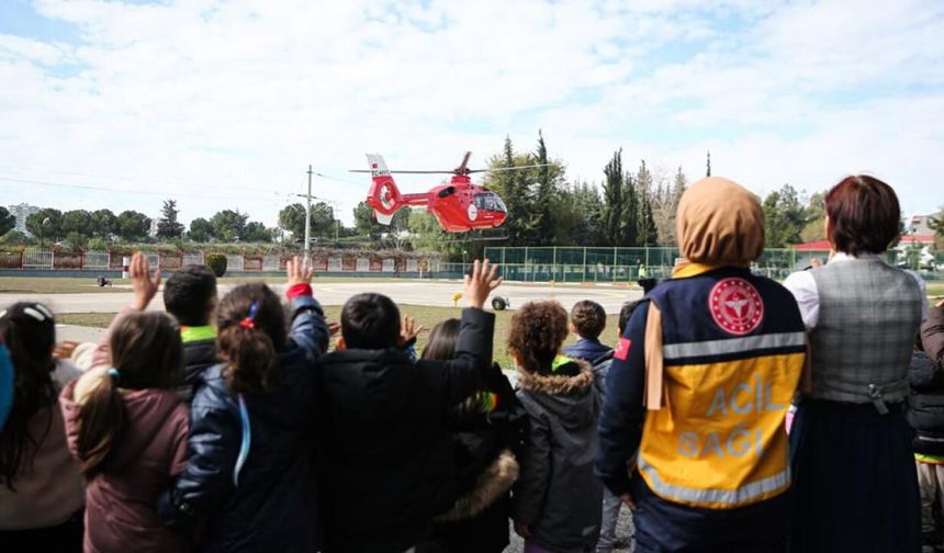 'Minik 112' projesiyle çocuklar, acil sağlık hizmetlerinin önemini öğreniyor