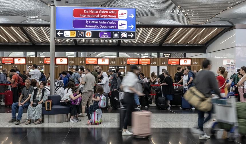 İstanbul'daki havalimanlarında bayram yoğunluğu