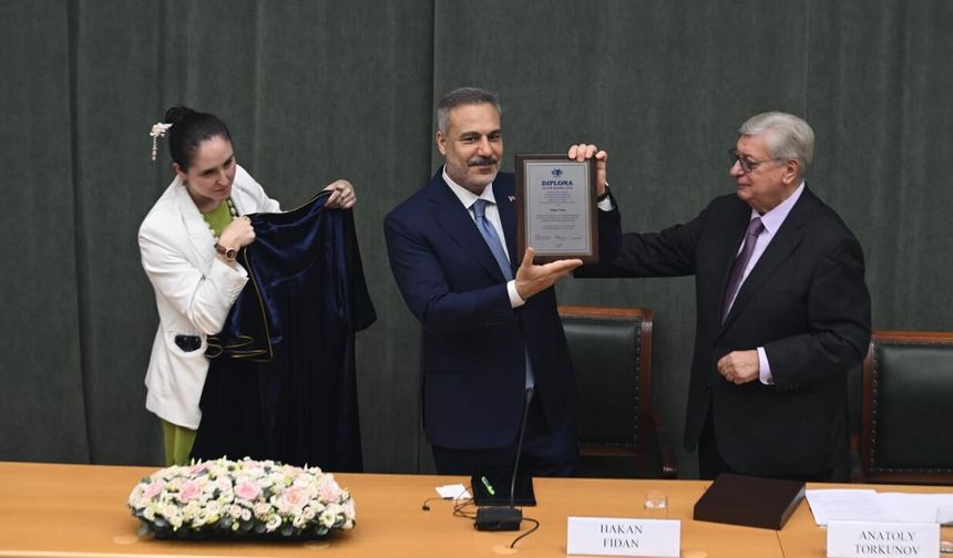 Bakan Fidan'a Moskova Devlet Uluslararası İlişkiler Enstitüsünden 'fahri doktora' ünvanı