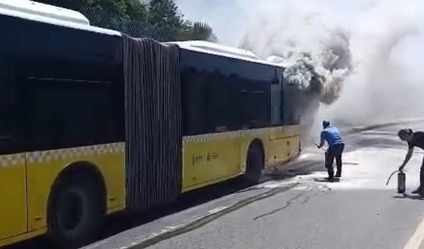 Seyir halindeki İETT otobüsünde yangın