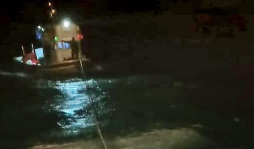 Şile açıklarında sürüklenen teknedeki 3 kişi kurtarıldı