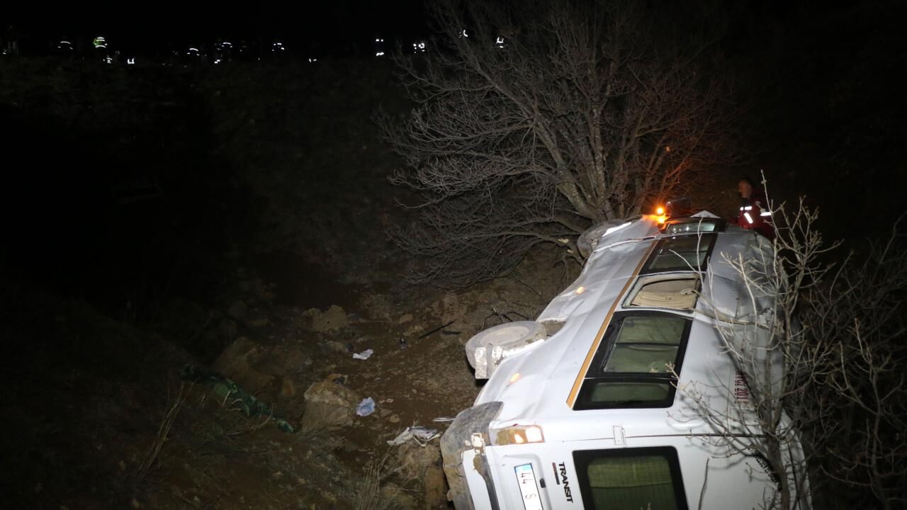 Malatya'da maden işçilerini taşıyan minibüs devrildi: 2 ölü, 10 yaralı