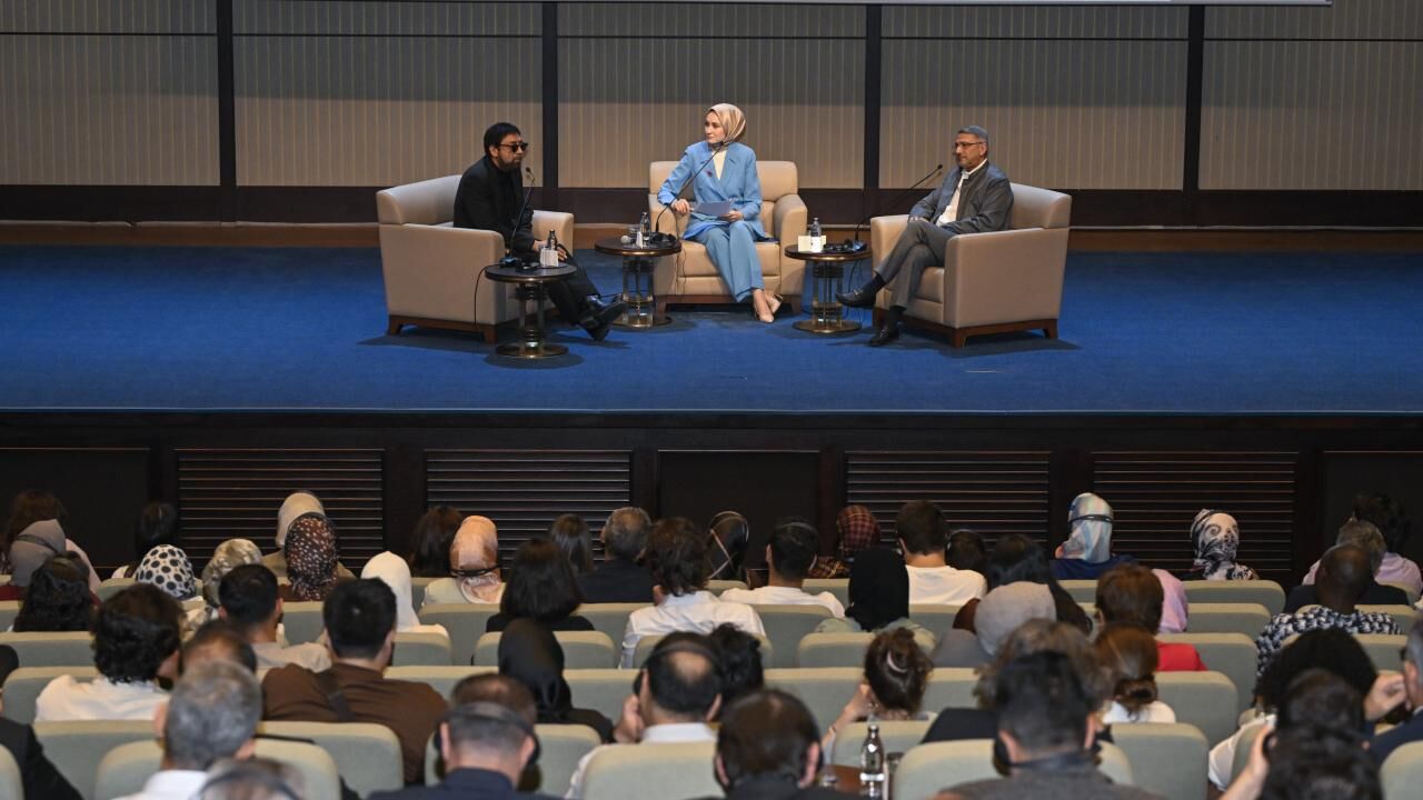 Ankara'da 'Batı Sonrası Dünya Düzenine Doğru' başlıklı panel programı düzenlendi