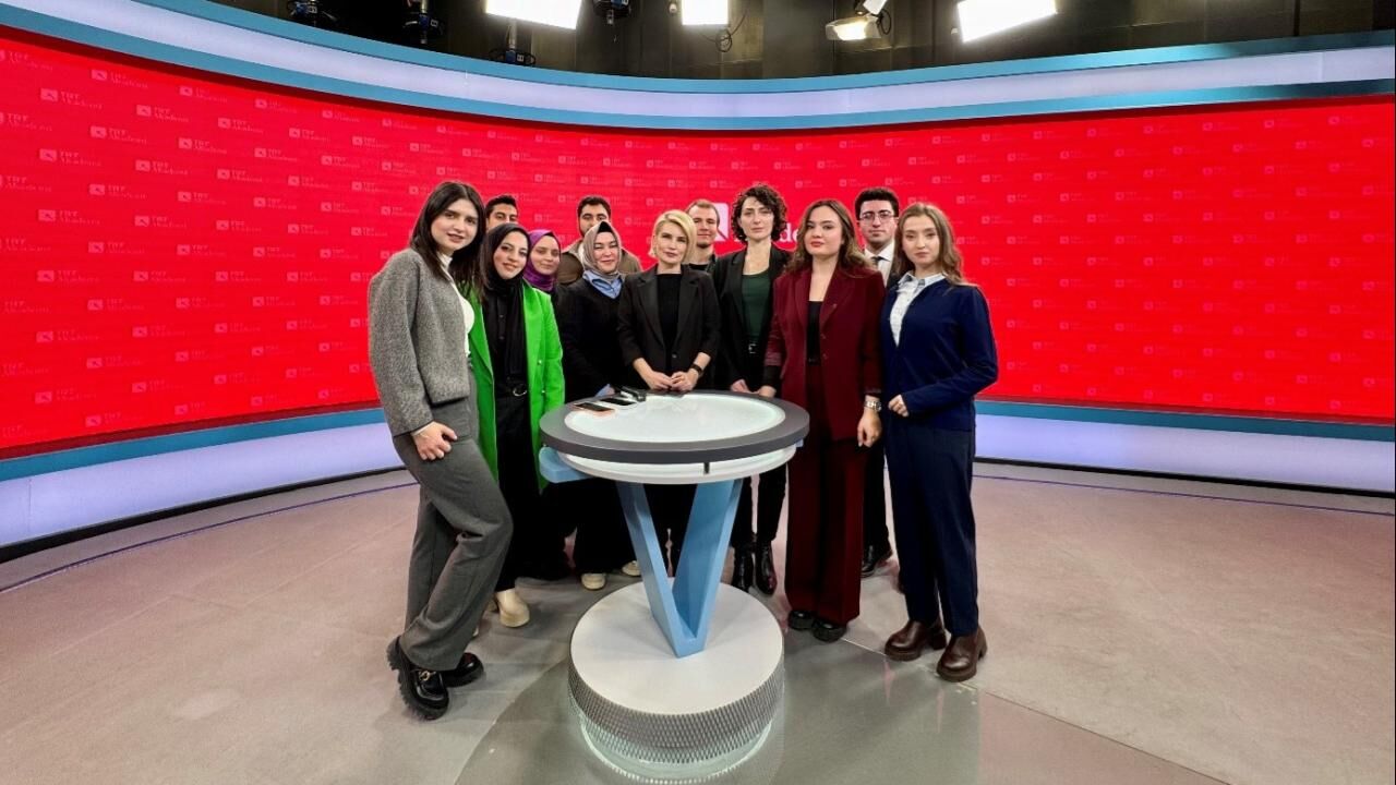 Spikerlik ve sunuculuk yolculuğu ağustosta da devam ediyor